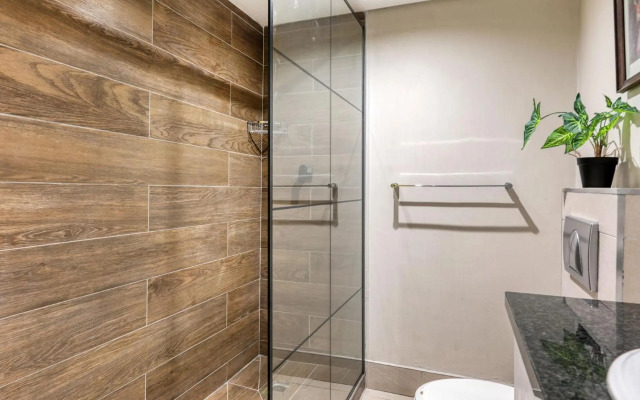 Authentic Cape Town Apartment near the Silo District