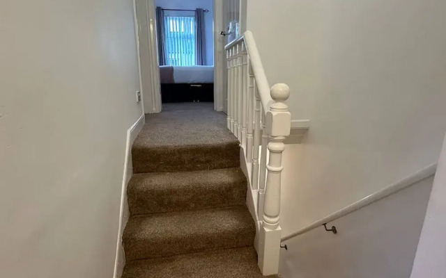 2br Stylish Ormeau Road House