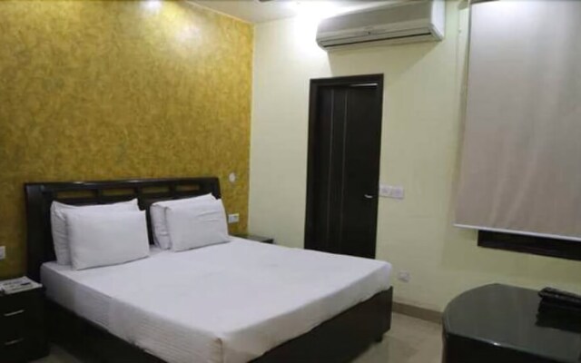 OYO 1908 Hotel Universe Inn