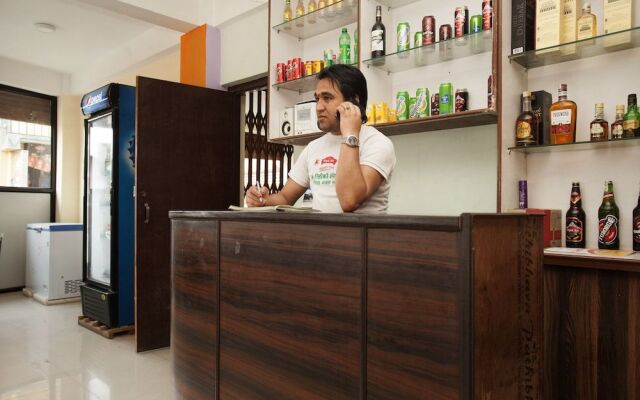 SPOT ON 464 Hotel Pahuna Ghar