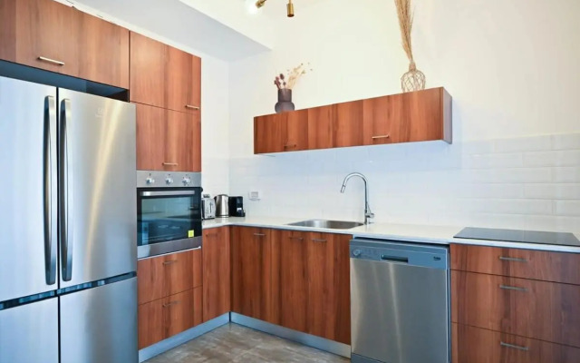 Beautiful 2BR near the beach by HolyGuest