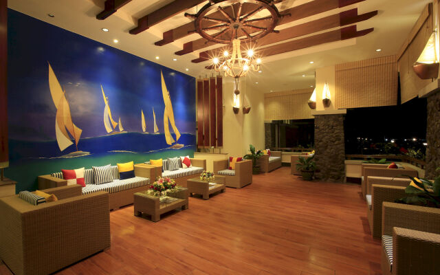Ngwe Saung Yacht Club & Resort