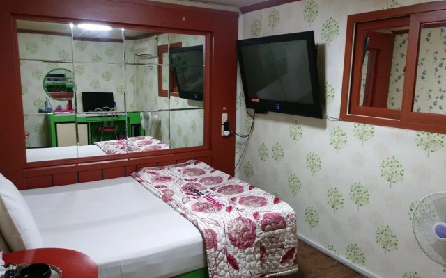 Young Bin Motel