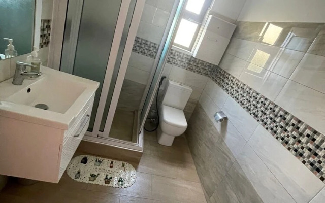 Spacious 4-bed Villa in Flic en Flac Roof top bar