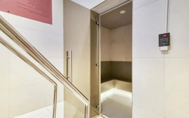 Downtown Dubai | Walk to Dubai Mall + Burj Views