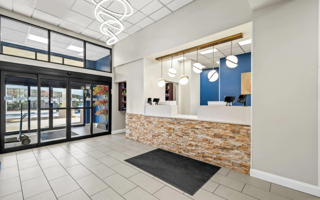 Comfort Inn & Suites Plainville-Foxboro