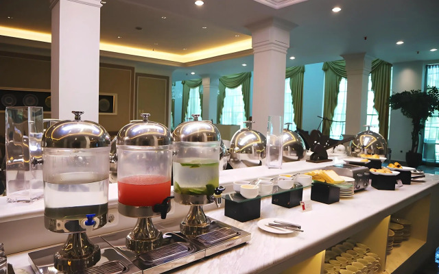 Grand Mahkota Hotel