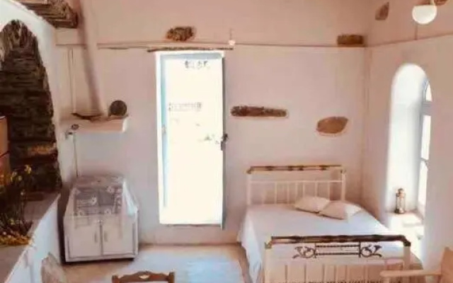Naxos Mountain Retreat - Tiny House Build on Rock