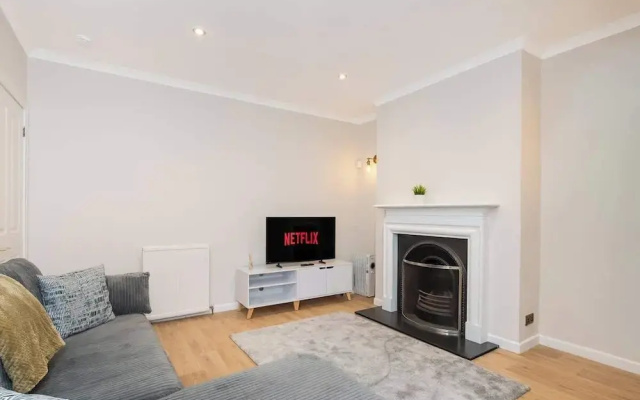 2bed House in Torry - Free Parking