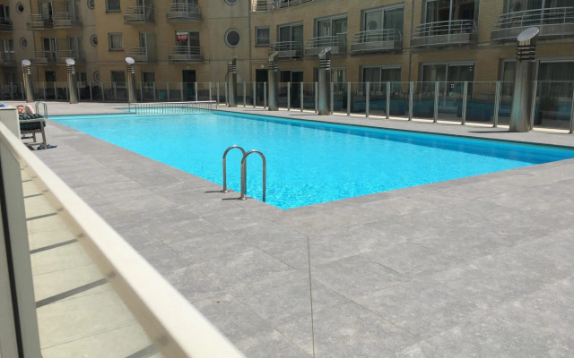 Studio 4 pers met Frontaal Zeezicht & privé zwembad Oostende