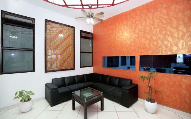OYO 13365 Hotel Teg Royal