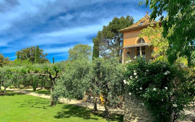 La Tour des Beaumes à GORDES avec Piscine Privée -