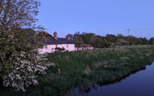 Picturesque Riverside Anchor by The Ouse