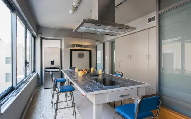 Artists’ favorite Spacious Loft near Acropolis!!