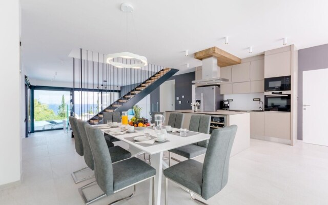 Luxury Villa Pax With Heated Infinity Pool, 8 Sleeps