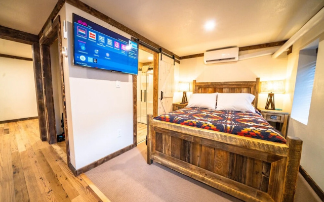 St. Elmo Hotel