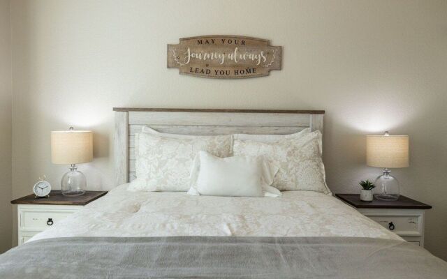 Scottsdale Friess 4 Bedroom Home by RedAwning