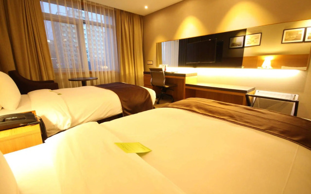 The Central Plaza Hotel