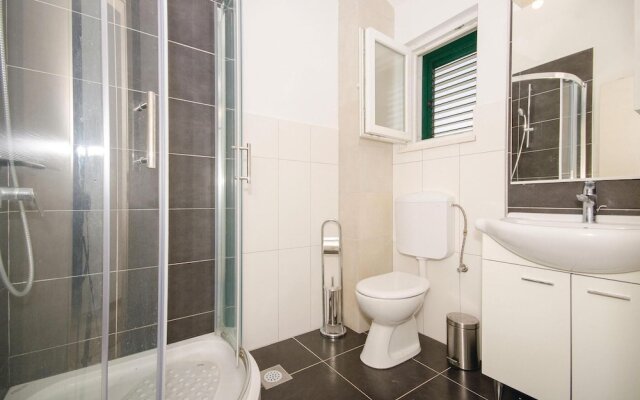 Stunning Home in Sevid With Wifi and 5 Bedrooms