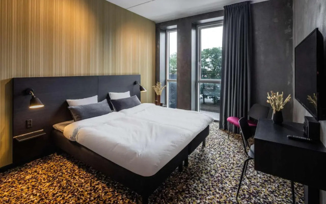 Peak 12 Design Hotel