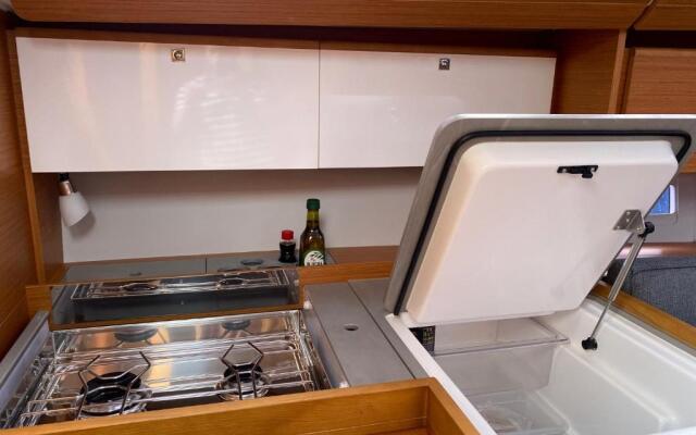 TROIA - Veleiro em marina