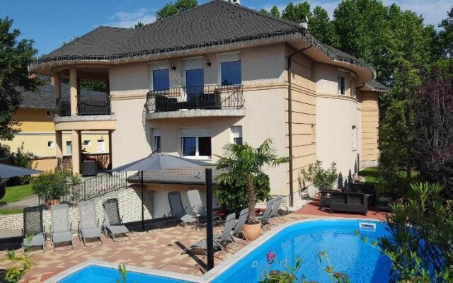 Villa Riccardo & Pool