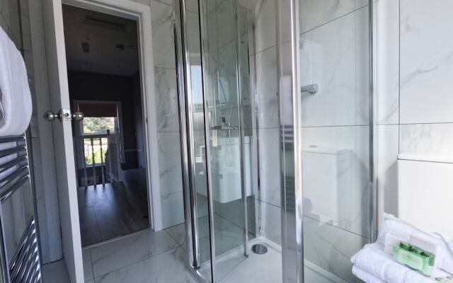 Spacious 2 Bed Apt Sleeps 5 Relocation Kent