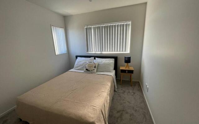 4 bedroom home fully furnished in Papakura, Auckland