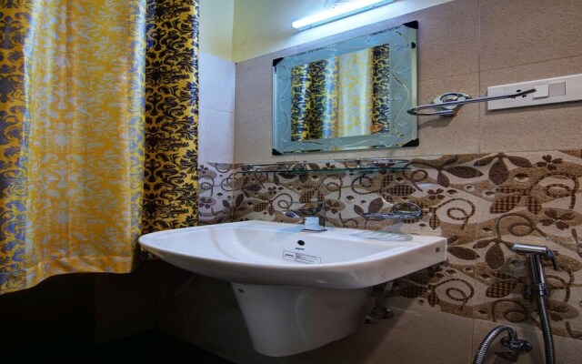 OYO 13465 Greendot Hotel