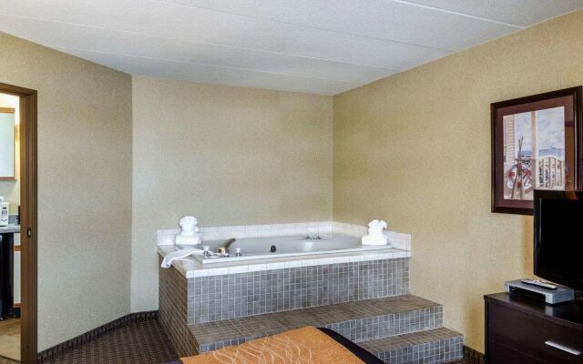 Holiday Inn Express Fall River North by IHG