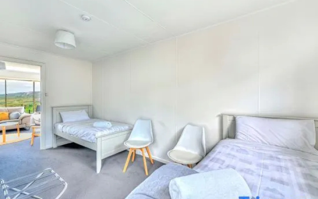 On the Beach 1 – Guest Rooms – Coles Bay