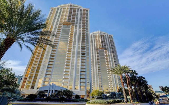Stunning 1BR Strip Views w Balcony 17701