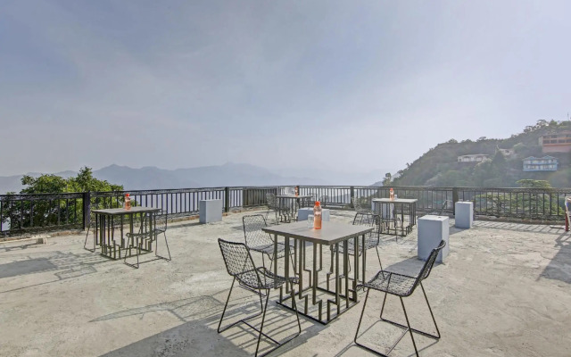Super OYO Collection O 88692 Grey Castle Inn