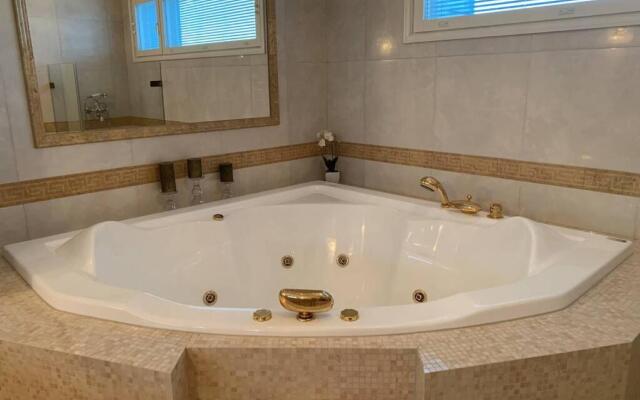 DOWNTOWN PENTHOUSE-SPA,sauna,3BR,seaview,free park