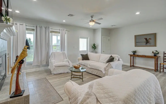 Waveland Vacation Rental - Walk to the Beach!