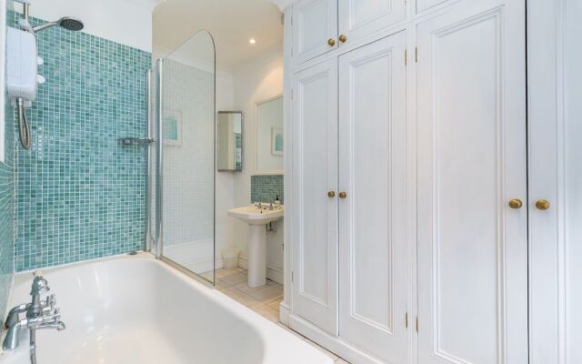 Morleys Bistro | By Huluki Sussex Stays