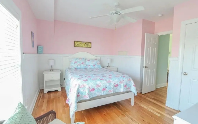 Shining Sea 5 Bedroom Home by RedAwning