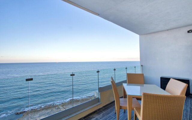 Spacious Seafront 3BR, Sliema near Beach, AC Wifi by 360 Estates