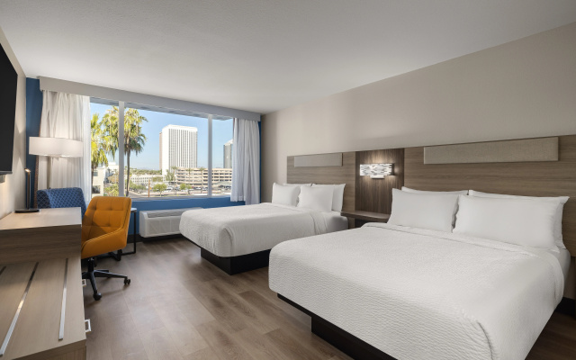 Holiday Inn Express & Suites Phoenix Midtown by IHG