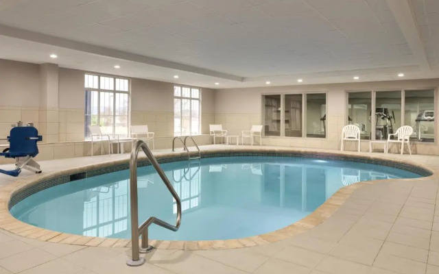 Country Inn & Suites