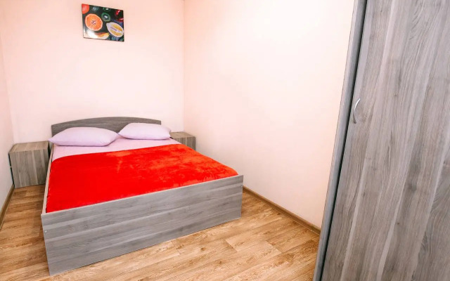 Dzerzhinskogo 10 Dvuhkomnatnye apartamenty v tsentre rjadom s KuzGTU