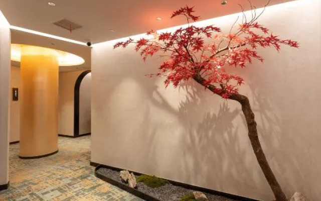 Huzhou Quanya Hotel (Nanxun Shuanglin Phoenix Culture Square)