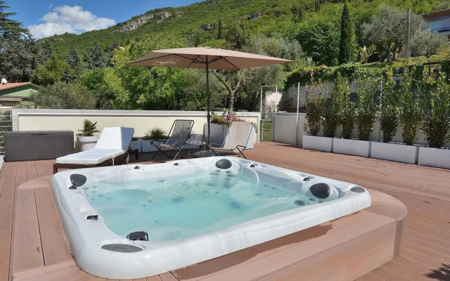 Residence Bellavista Hot Tub & Pool