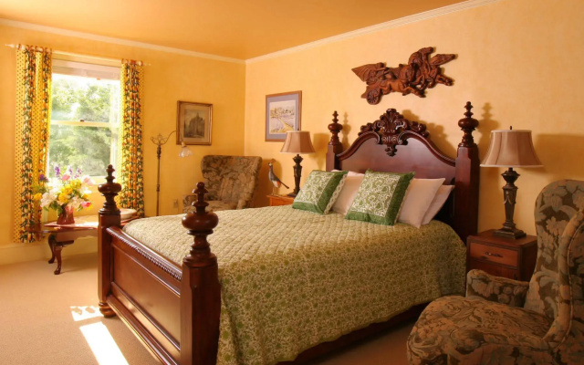 L'Auberge Provencale Inn & Restaurant