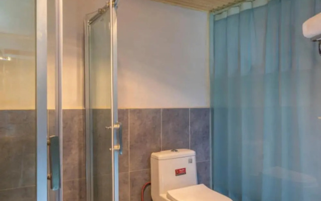 Floral Hotel · Smiling in the Flowers Lugu