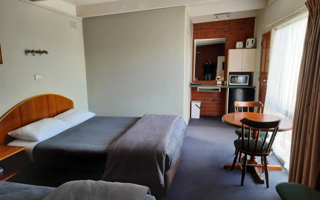 Abbotswood Motor Inn – Guest Rooms – Geelong