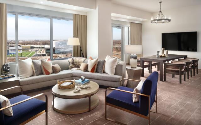 Omni Viking Lakes Hotel