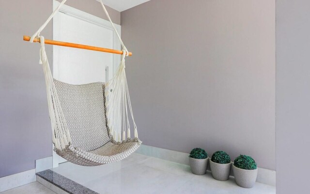Casa Moderna em Condomínio de Canasvierias
