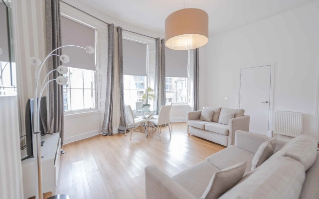 Edinburgh Castle Apartments and Suites