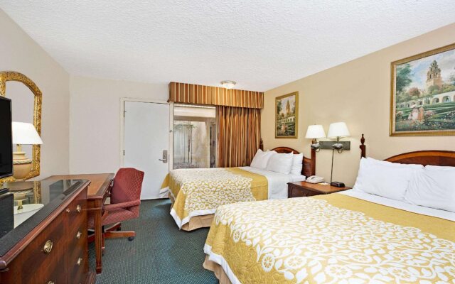 MC Pacific Inn & Suites